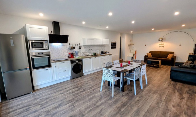 Chambornay-les-Pin Cottage | Gîte spacieux avec jardin et terrasse, proche nature