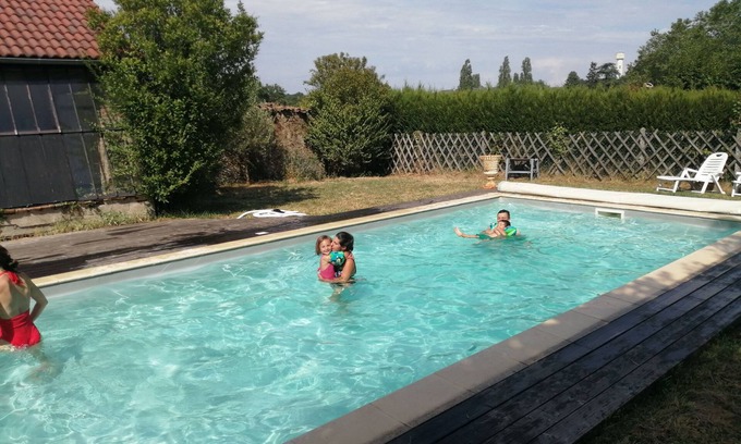 Magnac-Laval Maison | Spacious country house with swimming pool and large garden