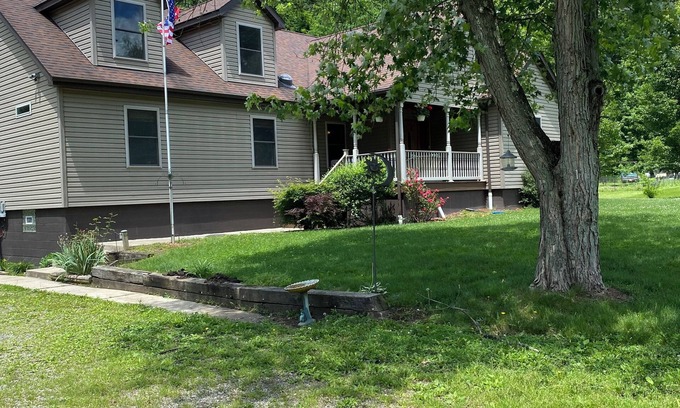 Bairdford Maison | Spacious cozy retreat, off the beaten path close to all Pittsburgh attractions