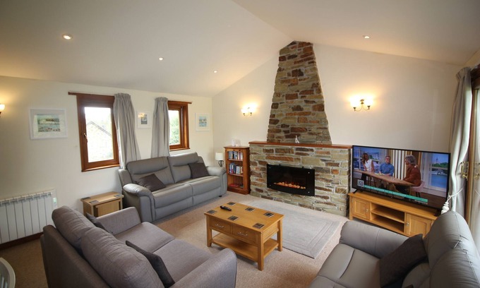 St Wenn Maison | Spacious detached Bungalow 3 bedrooms with shared indoor swimming pool and gym