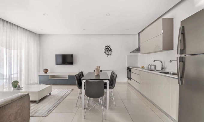 Jerusalem City Centre Appartement | Spacious Downtown Retreat with Terrace and Parking