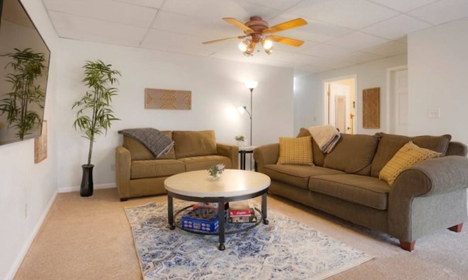 South Westminster Copropriété | Spacious Duplex in Peaceful & Convenient Location