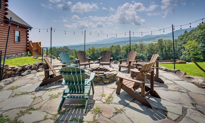 Durham Cabine | Spacious Durham Cabin w/ Deck & Mountain Views