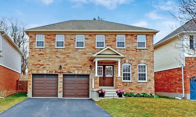 Brantford Maison | Spacious & Elegant 3BR + Office