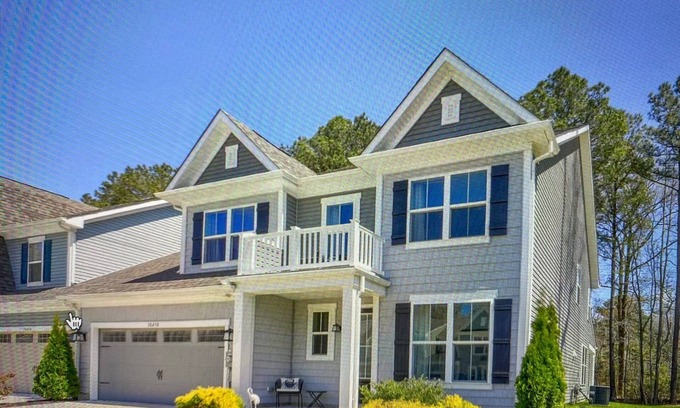 Millville Maison | Spacious End-unit Town house w/lots of Amenities
