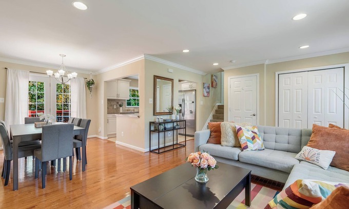 Seabrook Maison | Spacious Entire Home in delightful Lanham, close to Washington DC