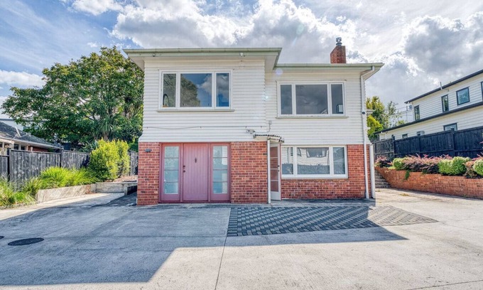 Epsom Maison | Spacious Entire Home in Epsom