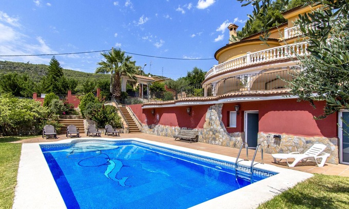 Torrelles de Llobregat Villa | Villa spacieuse et sublime à seulement 15km de Barcelone!