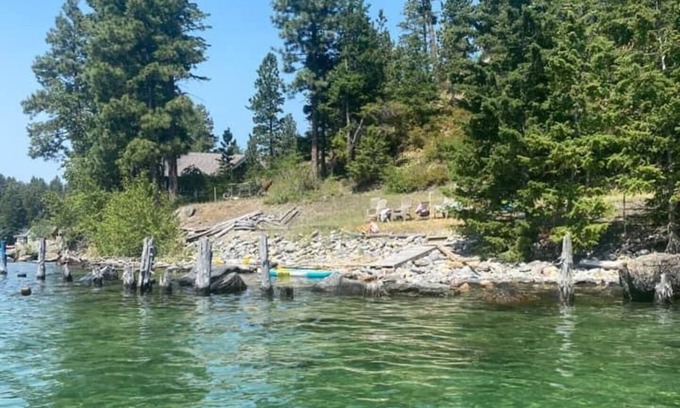 Woods Bay Maison | Spacious estate with 2 homes with 6 bedrooms and WiFi, AC on Flathead Lake