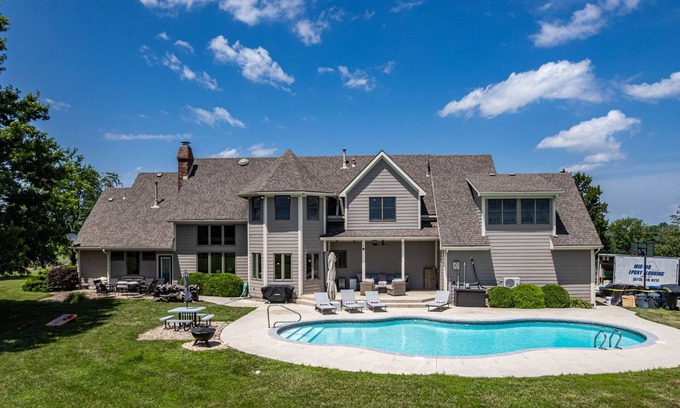 Fulton Maison | Spacious estate with 8 bedrooms + Pool -Near CoMO