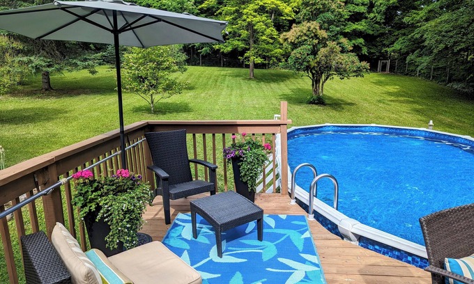Flesherton Maison | Country Cottage with a Pool! Now With EV Charging.