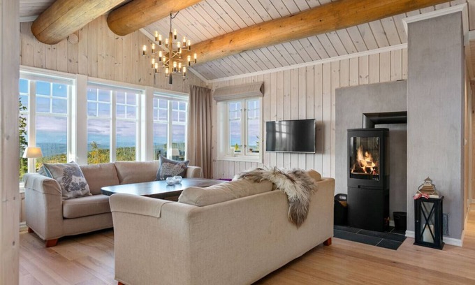 Nord-Aurdal Cabine | Spacious Family Cabin with Jacuzzi