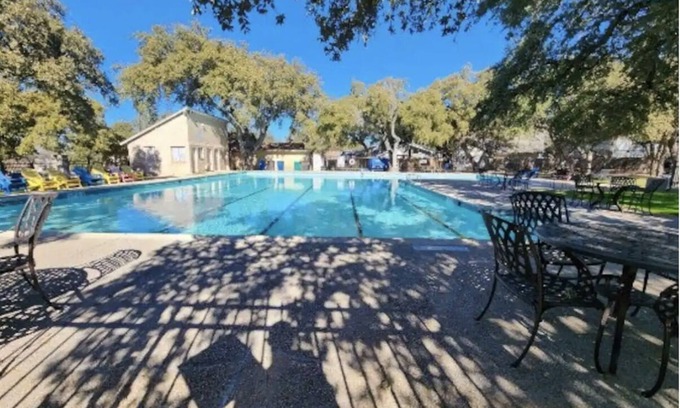 Woodridge Maison | Spacious Family Friendly Home w/Game Room, 1/2 basketball court, and XL yard