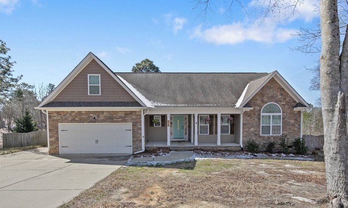 Olivia Maison | Spacious Family Gem in Sanford with playground and WiFi. Enjoy your stay!