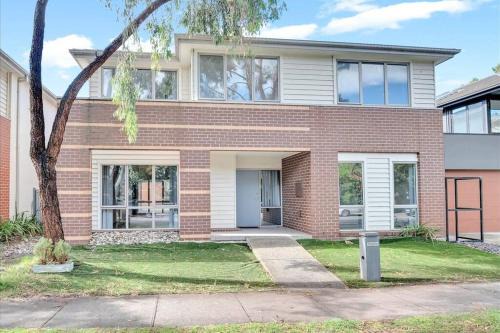 Parkville Maison | Spacious Family Home Near Melbourne CBD