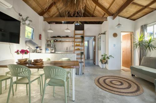 Catangnan Appartement | Spacious Family Home in General Luna Center with Wi-Fi, AC and Generator