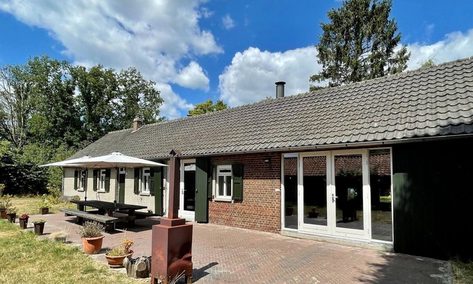 Stramproy Autre | Spacious Farmhouse near Forest in Stramproy