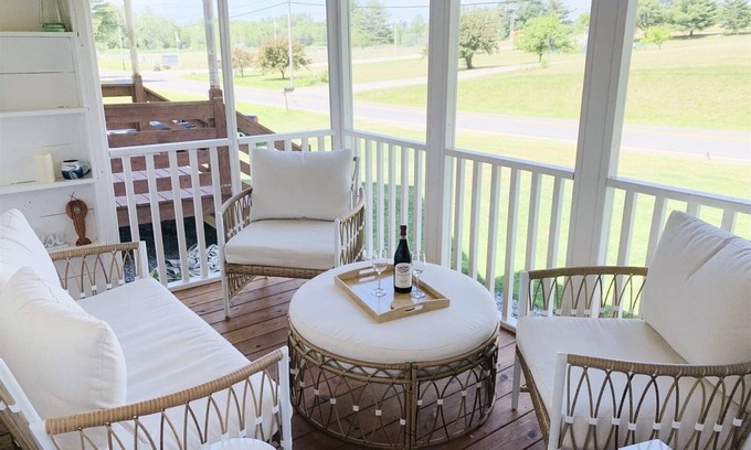 Jefferson Maison | Spacious Farmhouse on Davis Stream to Damariscotta Lake with 5 bedrooms