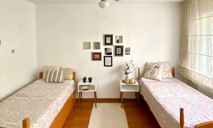 Merkezefendi Appartement | Spacious Flat-NO Air Condition BUT Ceiling Fans n-4 Rooms- Central Heating 125M2
