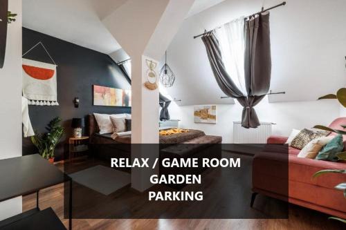 Smichov Appartement | Spacious flat & parking possibility, 3 stops to Wenceslav square