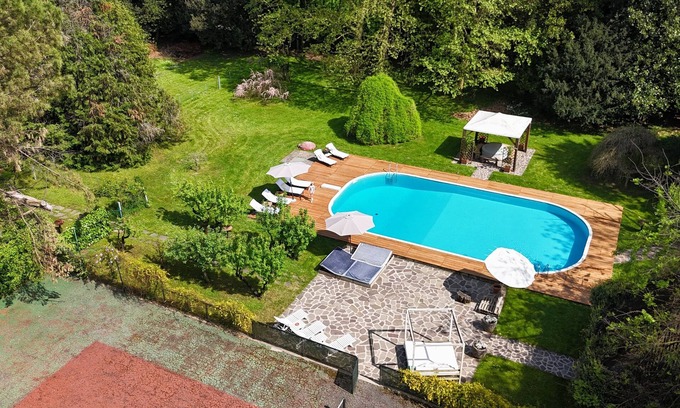Lancenigo Appartement | Spacious Flat with Pool & 36.000m2 Garden