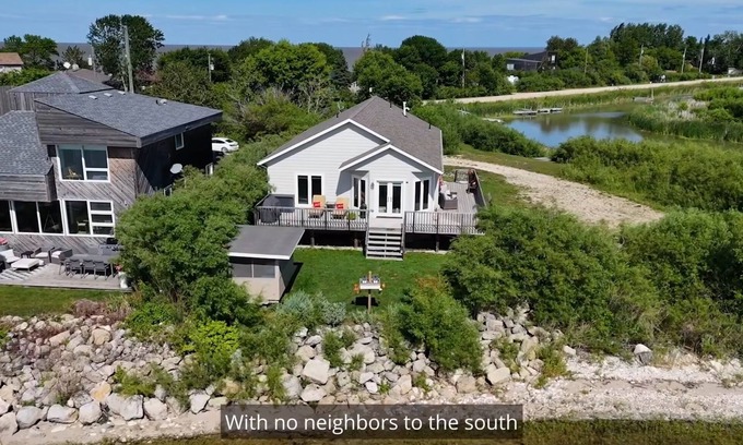 Gimli Maison | Spacious four-season waterfront , 3-bedroom. Relax, ice fishing, snowmobiling
