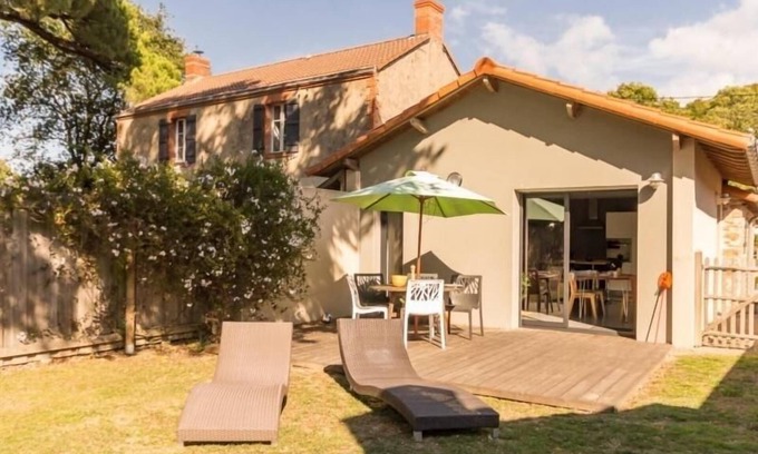 Saint-Brevin-les-Pins Cottage | Spacieux écogîte en pierre avec jardin clos, proche de l'océan et des plages, tout confort
