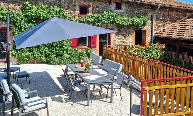 Saint-Denis-sur-Coise Cottage | Gîte spacieux 10 pers: Nature, Spa, Confort