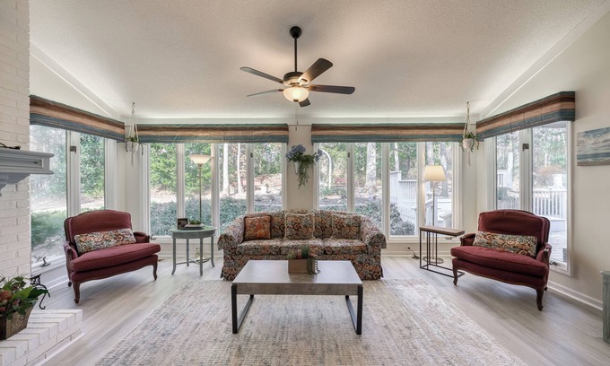 Johns Creek Maison | Spacious, Fun & Comfy Family Haven ~ Garden ~ BBQ!