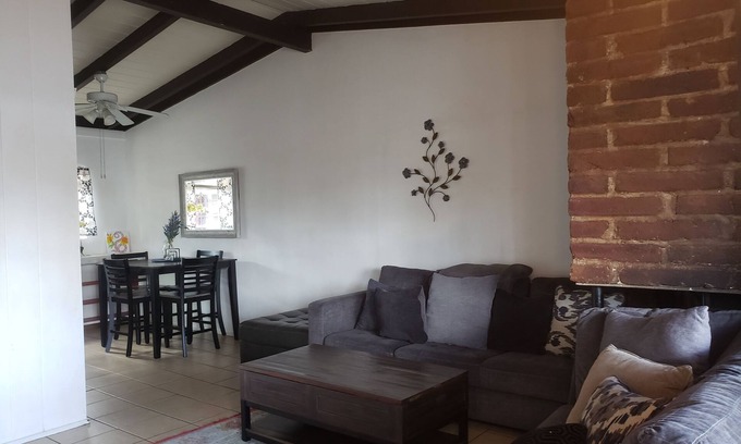 Miramonte Appartement | Spacious furnished 2 bedroom apartment available in a great central location !