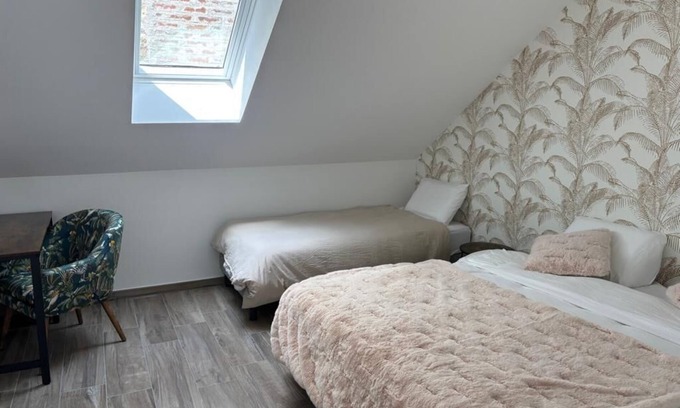 Landean Cottage | Spacious gîte with jacuzzi-sauna area, reception room and terrace with games.