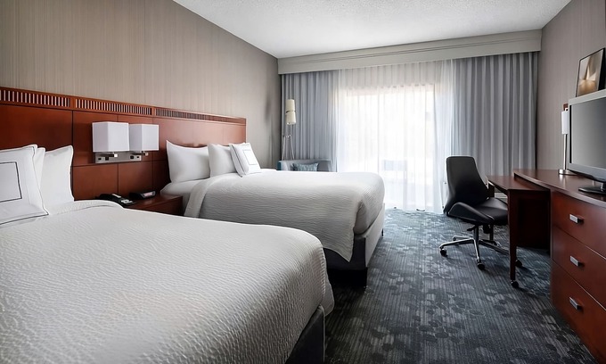Camelback East Hôtel | Spacious Good-Value Accommodation! Close to Historic Heritage Square, w/ Pool!