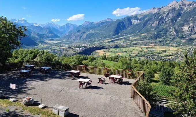 Gap Hôtel | Spacious Good-Value Accommodation! Near Place du Rochasson! Pets are Allowed!