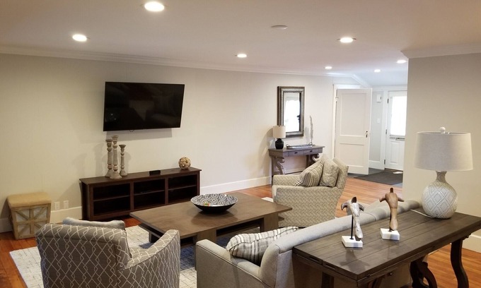 Andover Maison | Spacieux et gracieux 3 chambres, 2 salles de bain complètes Ranch vie dans un emplacement central!