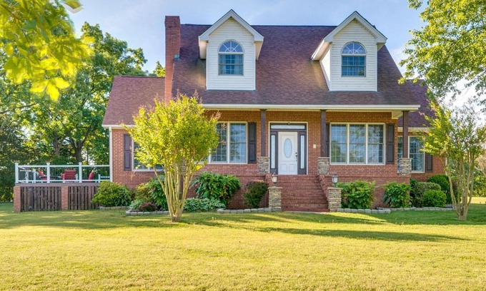 Greenbrier Maison | Spacious Greenbrier Vacation Rental on about 4 Acres!