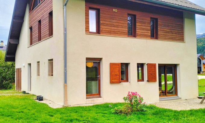 Correncon-en-Vercors Maison | Maison spacieuse à Corrençon avec terrasse et jardin, 4 chambres