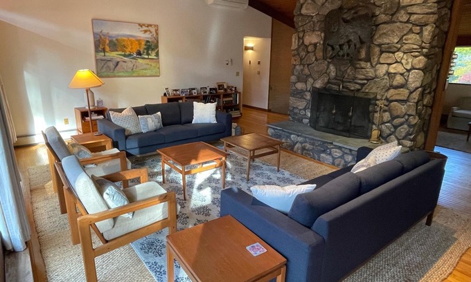 Manchester-by-the-Sea Maison | Maison spacieuse, 9BR / 5BA, piscine, à pied de la plage et de la ville.