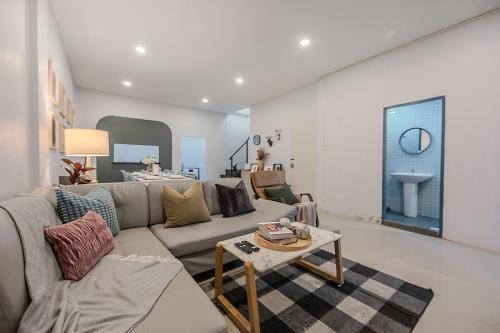 Chom Phon Maison | Spacious Haven Chatuchak Market 5BR 10 Sleeps RB1