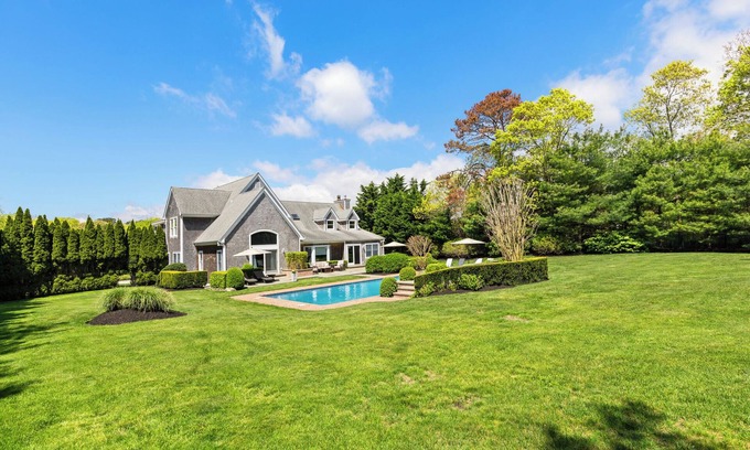 Quogue Maison | Spacious, Heated Pool, 2 Master Bedrooms close to Beaches, Shopping & Dining