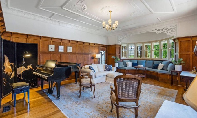 Moonee Ponds Maison | Spacious heritage home