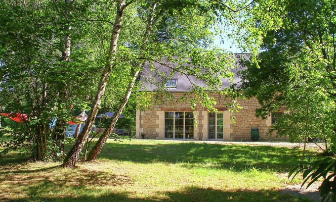 Auriac Maison | Spacious holiday home with heated pool