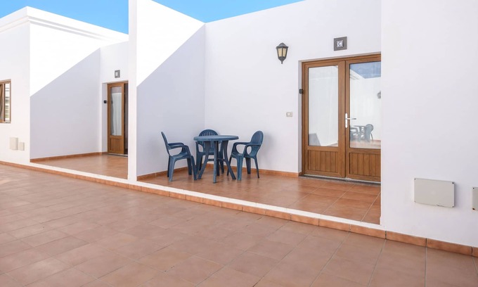 Caleta de Sebo Appartement | Spacious Holiday Apartment Flor with Sea or Mountain View, Wi-Fi & Terrace