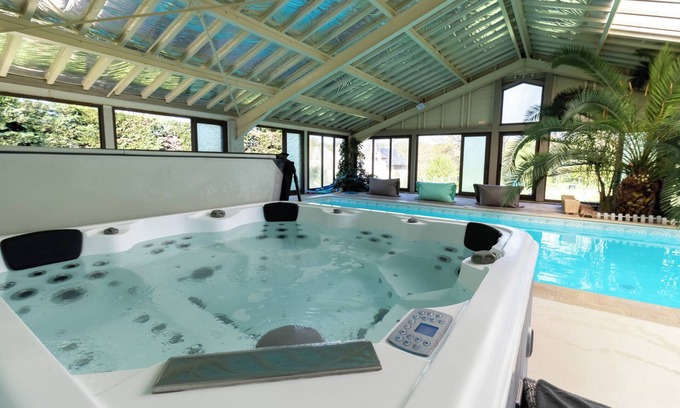 Cherveix-Cubas Villa | Gîte Piscine Et Jacuzzi Intérieurs