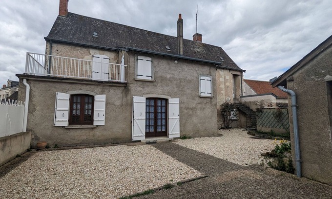 Mezieres-en-Brenne Cottage | Maison spacieuse avec cour et cheminée au cœur du Parc Naturel de la Brenne