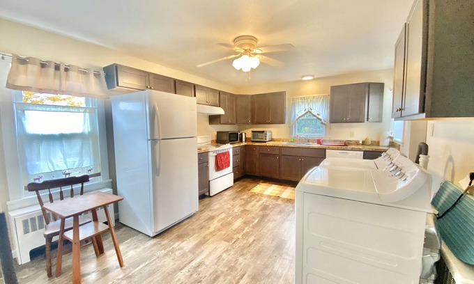 Danville Maison | Spacious Home 1Minute Walk to Geisinger Hospital