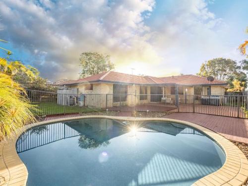 Parkinson Maison | Spacious Home 4BR Retreat with Pool in Parkinson