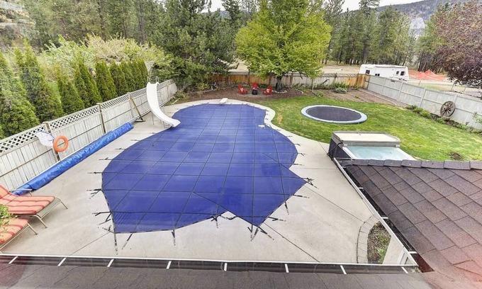 Central Okanagan Maison | Spacious home, access to trails, minutes from Beach Ave, perfect for families