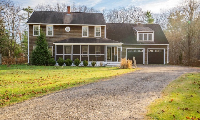 Biddeford Maison | Spacious Home Close to Beaches! 3BR, Dog & Family Friendly, 30 Mins to Portland