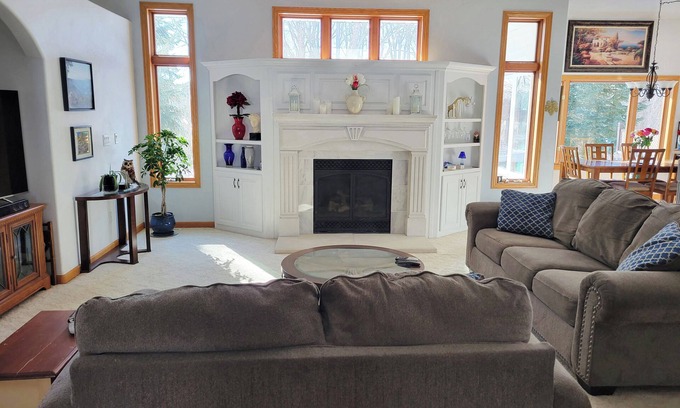 Howard Maison | Spacious Home for the NFL Draft