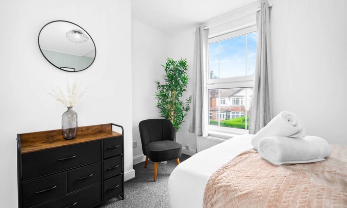 Birmingham Maison | Spacious Home in Harborne
